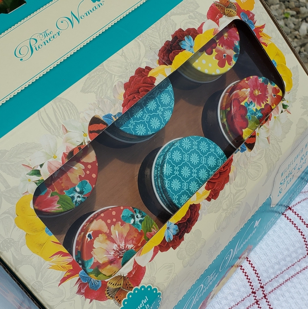 Pioneer Woman Spice Rack and Jar Set - Picture 7 of 7